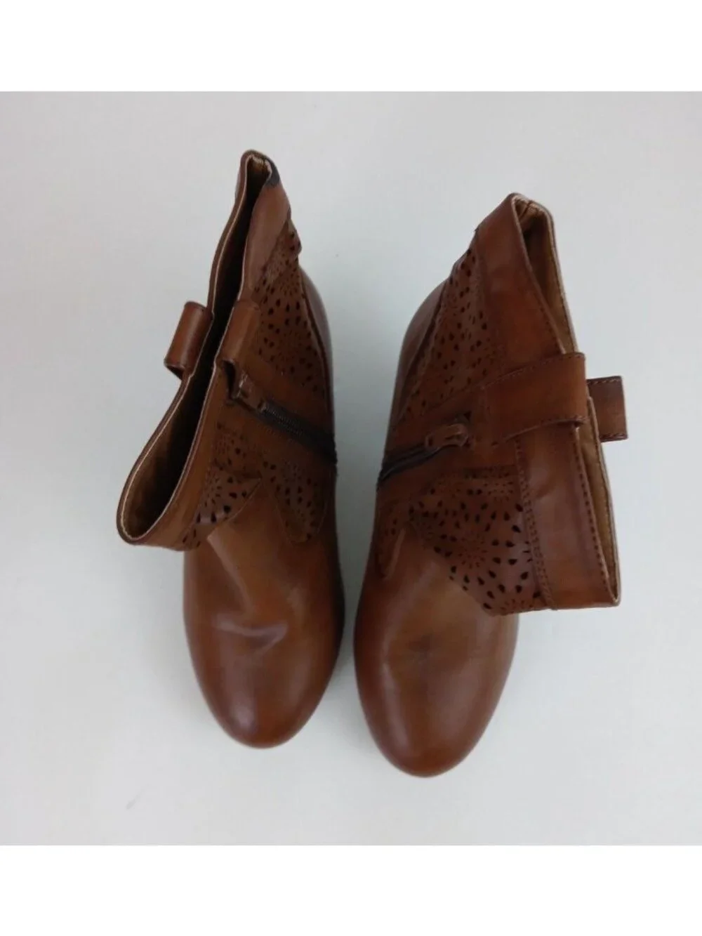 Charming Charlie Brown Leather Floral Etched Ankle Boots Botties Size 6M